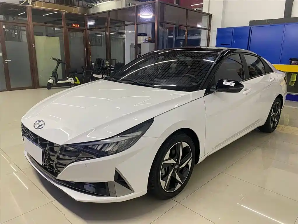 Hyundai Elantra 2022