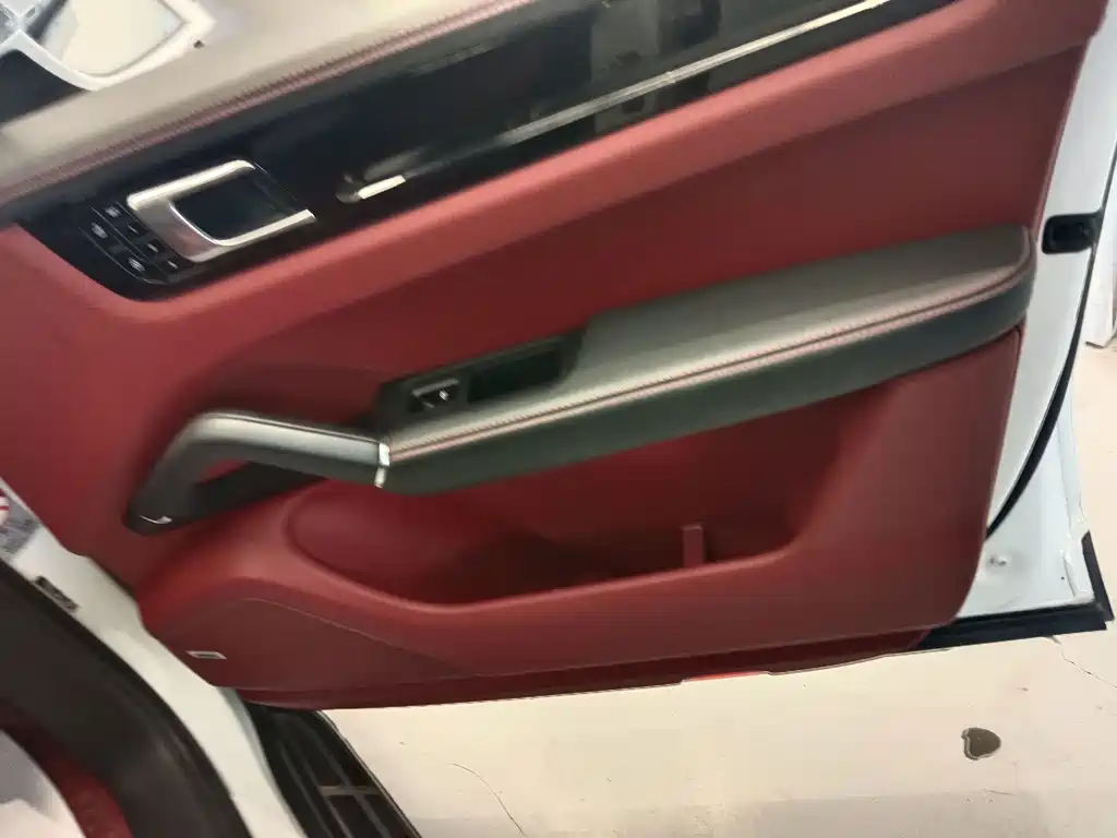 Porsche Cayenne — миниатюра 6