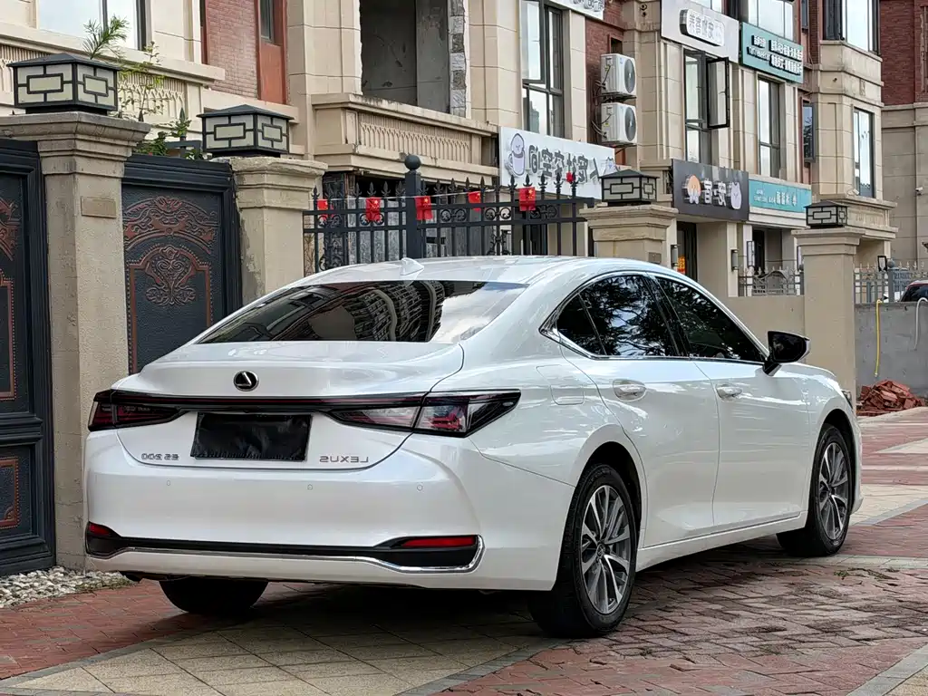 Lexus ES — миниатюра 7