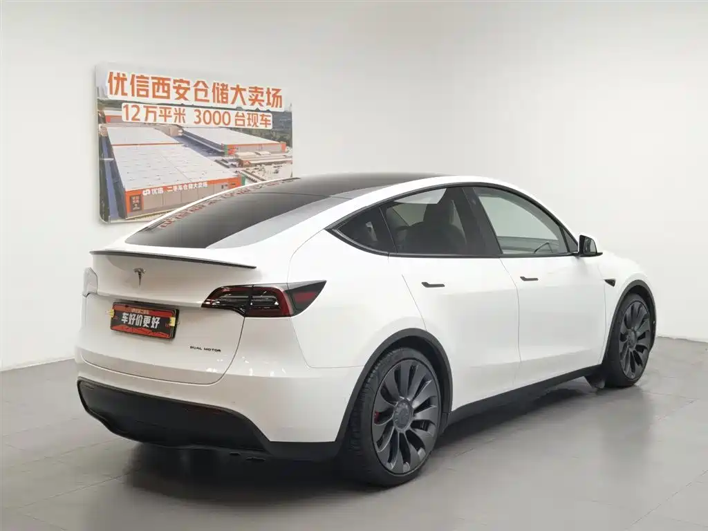 Tesla Model Y 2022 Performance