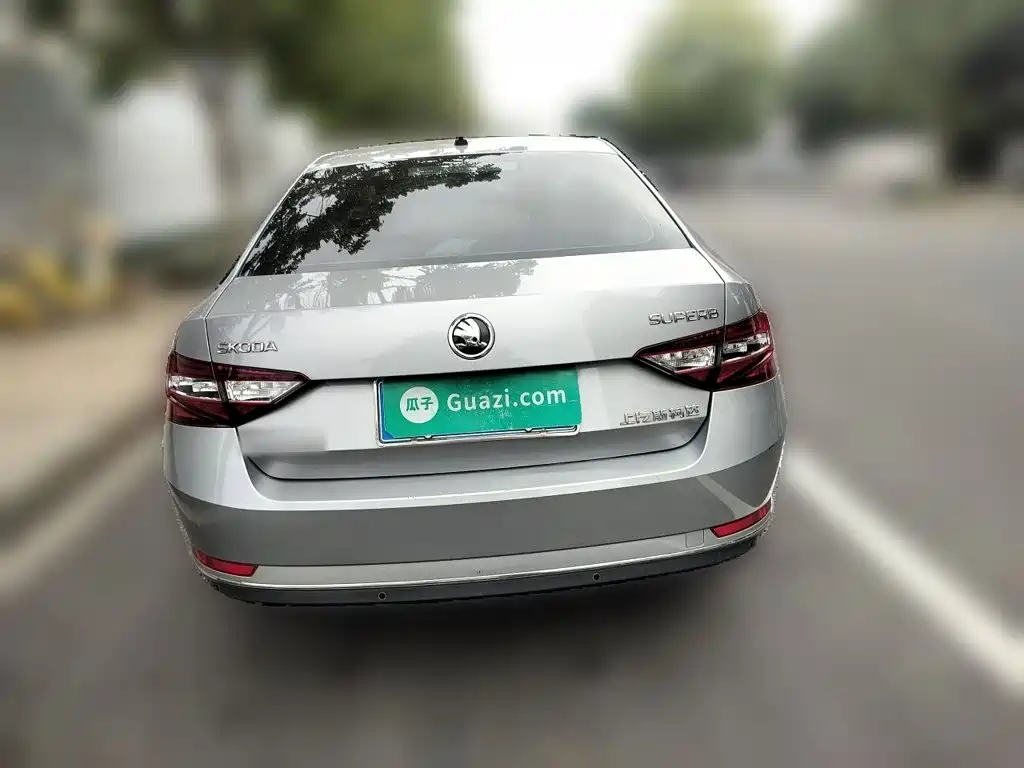Skoda Superb — миниатюра 3