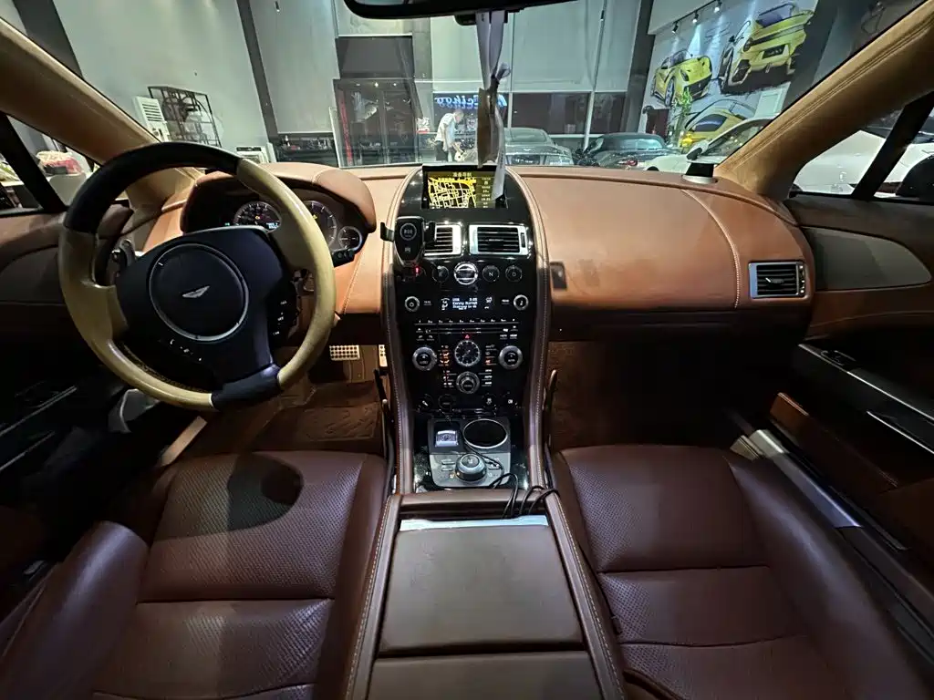 Aston Martin Rapide — миниатюра 13