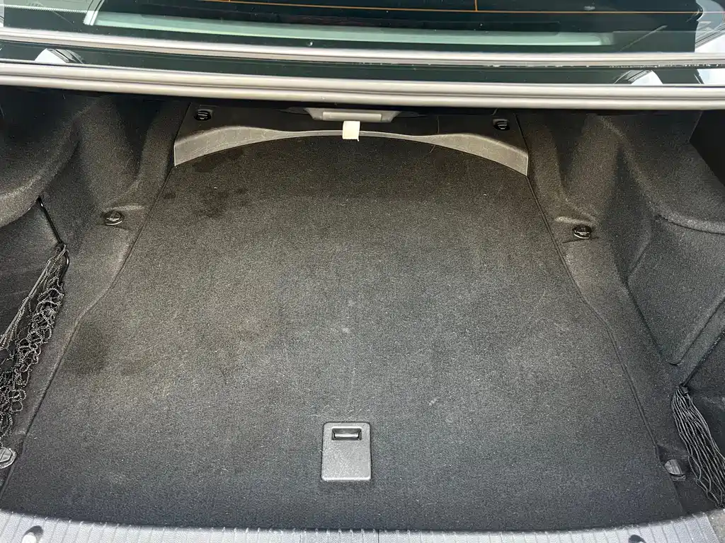 Mercedes-Benz E-Class (Import) — миниатюра 24