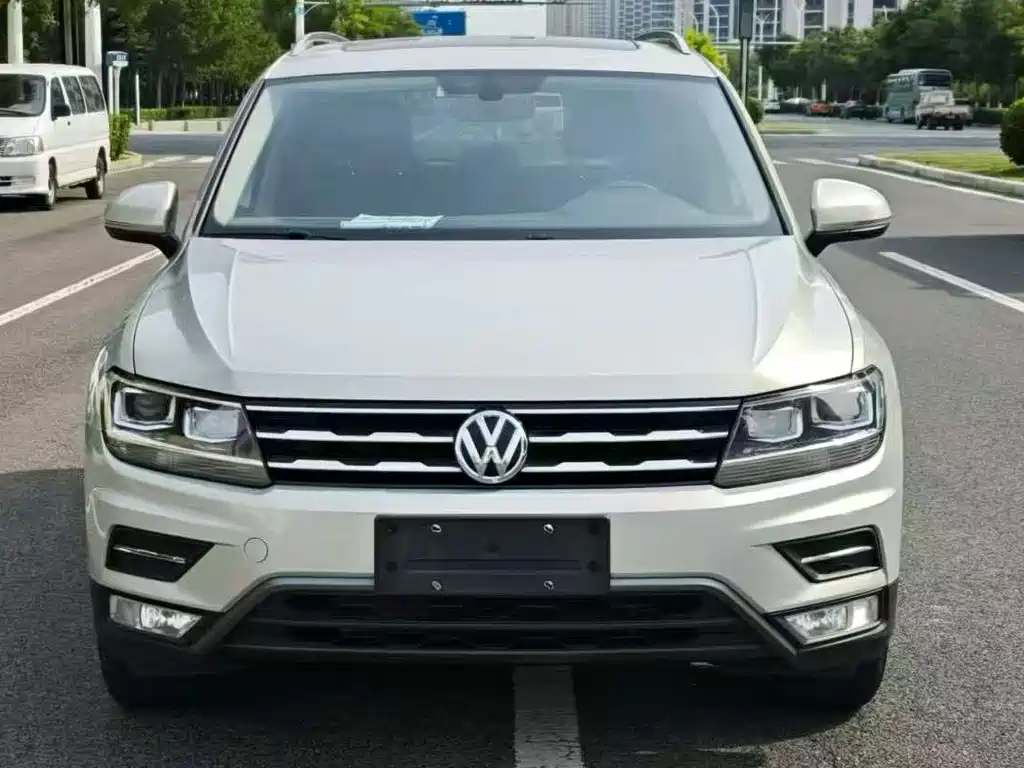 Volkswagen Tiguan L L 2018 330TSI AT Luxury