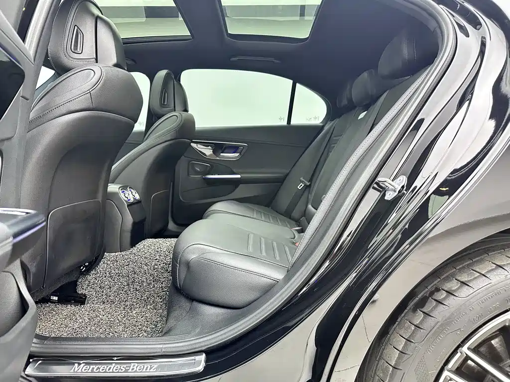 Mercedes-Benz C-Class — миниатюра 17