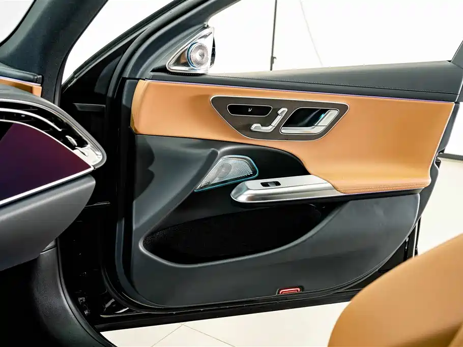 Mercedes-Benz E-Class — миниатюра 16