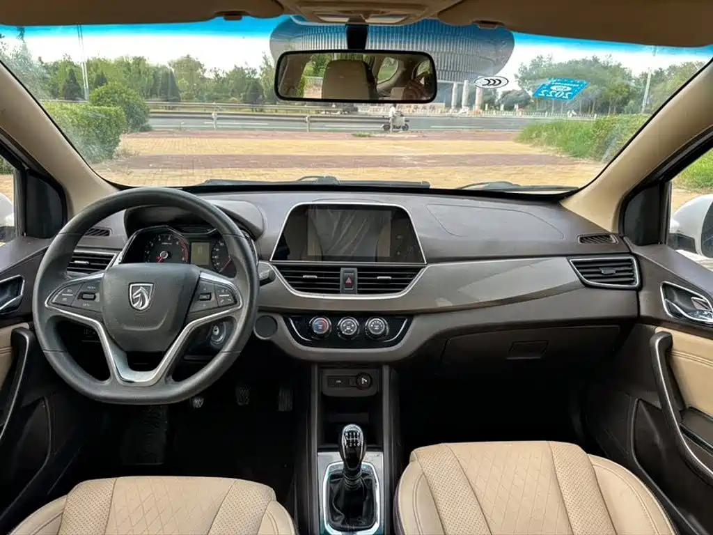 Baojun 310W — миниатюра 9