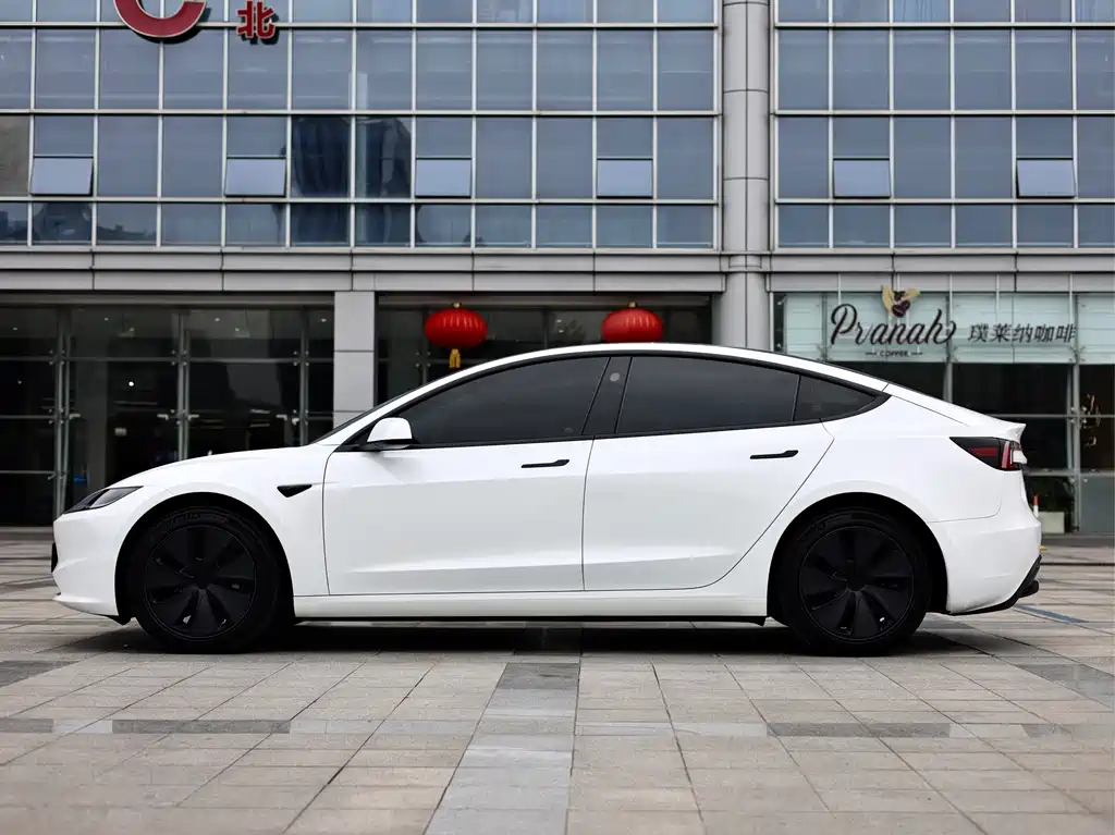Tesla Model 3 — миниатюра 7