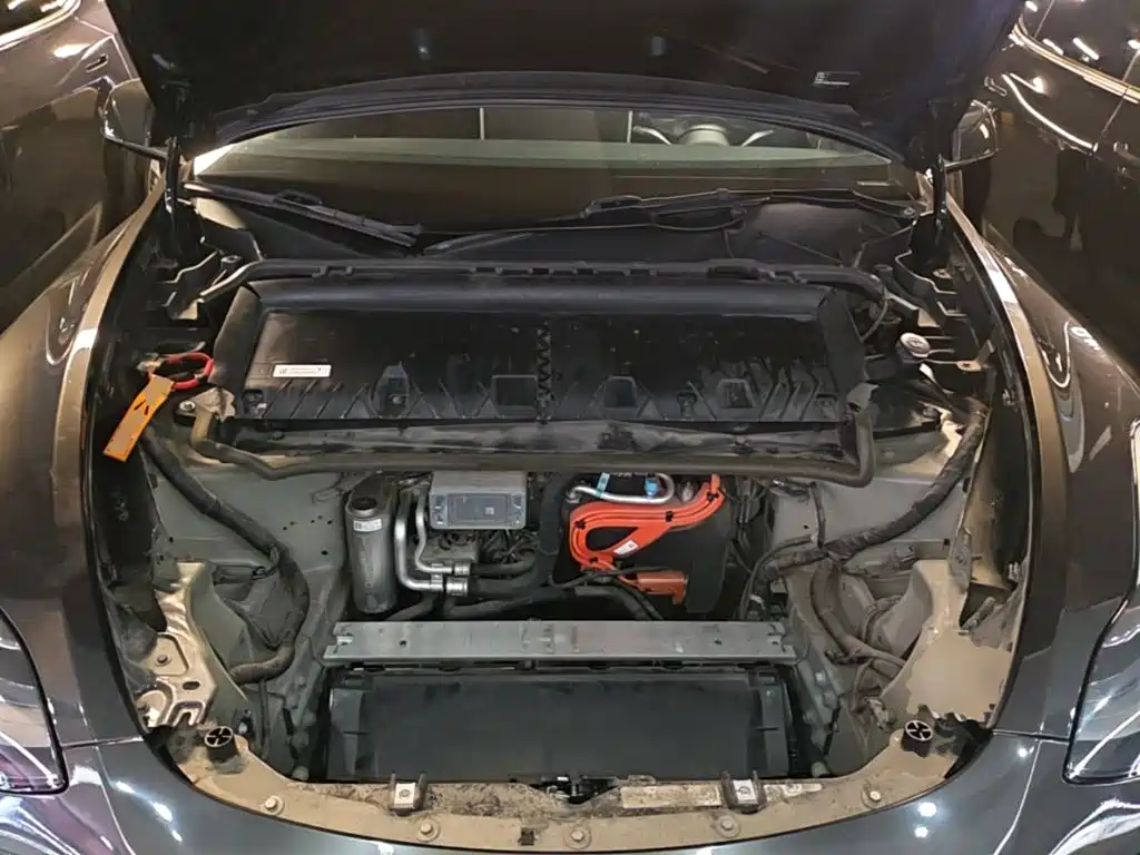 Tesla Model Y — миниатюра 20
