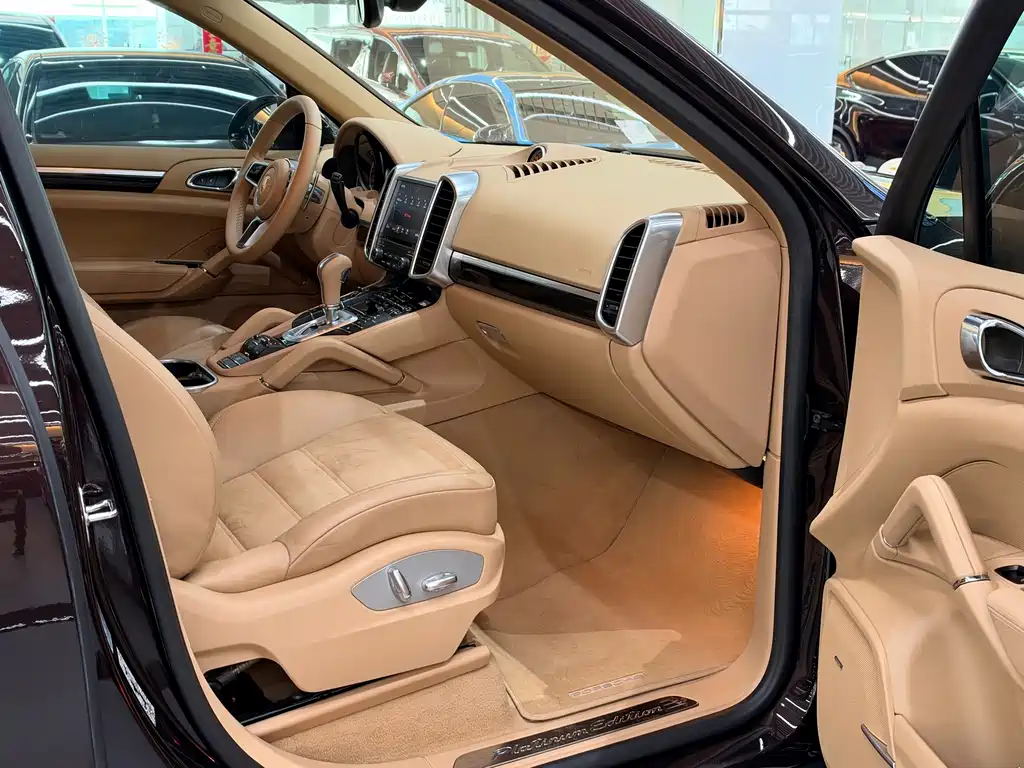 Porsche Cayenne — миниатюра 7