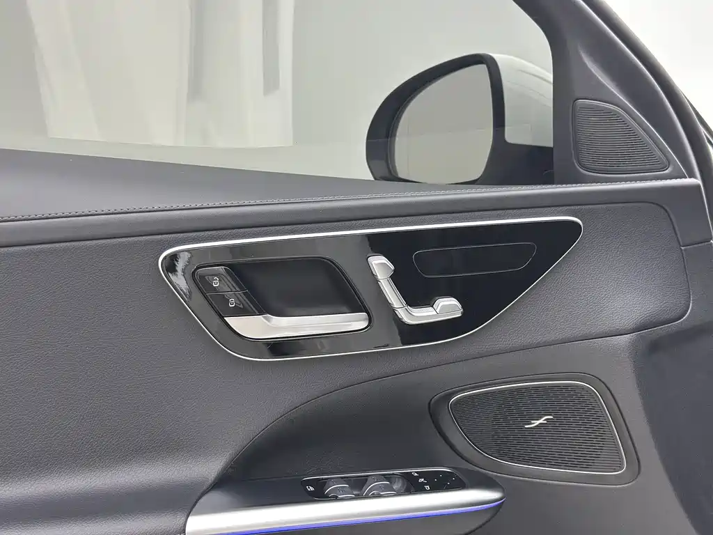 Mercedes-Benz C-Class — миниатюра 14