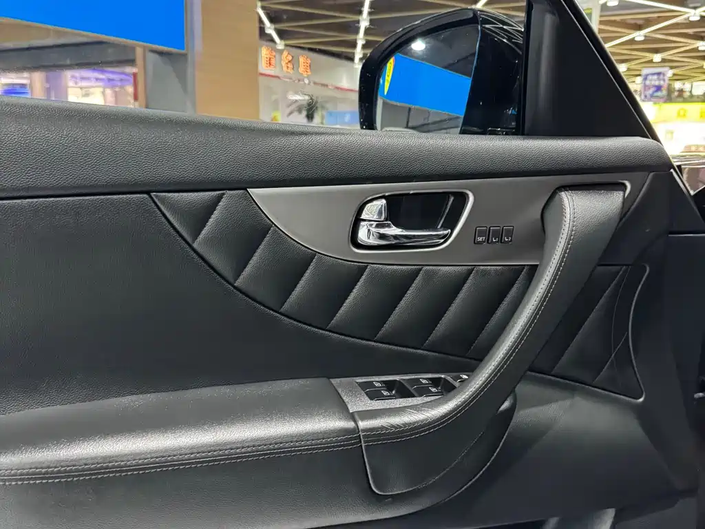 Infiniti QX70 — миниатюра 15
