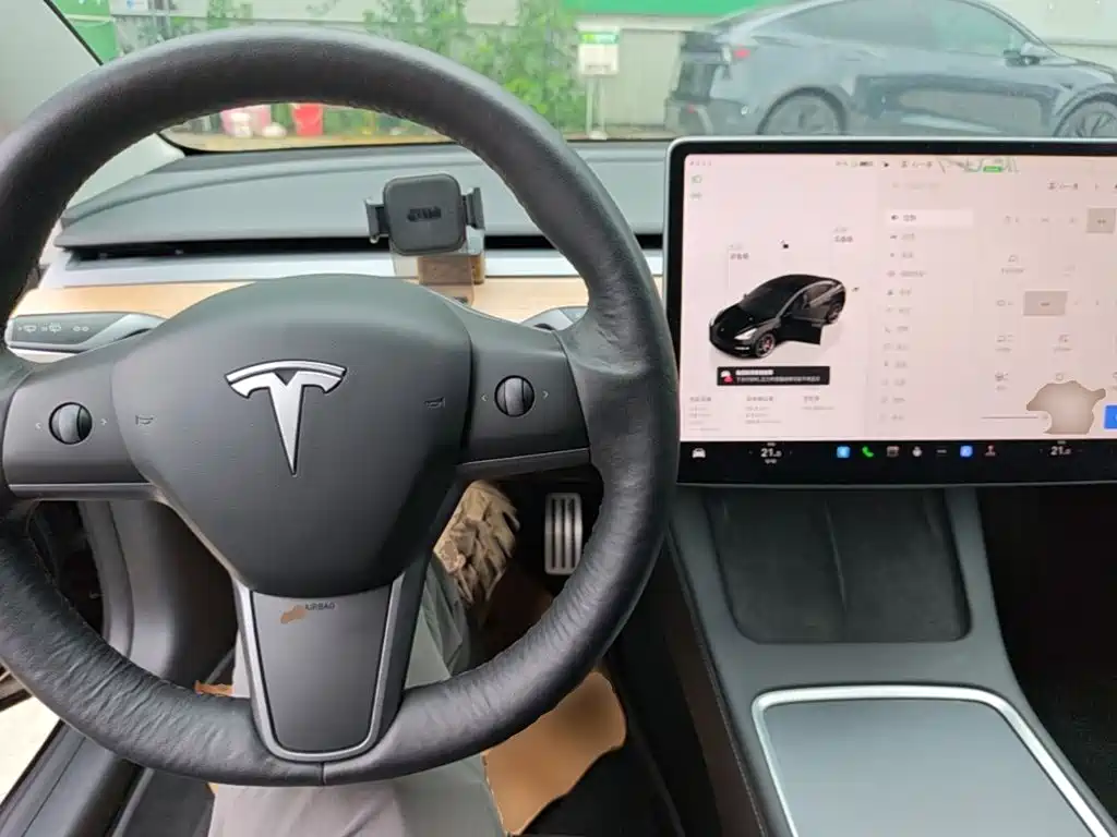 Tesla Model 3 — миниатюра 10