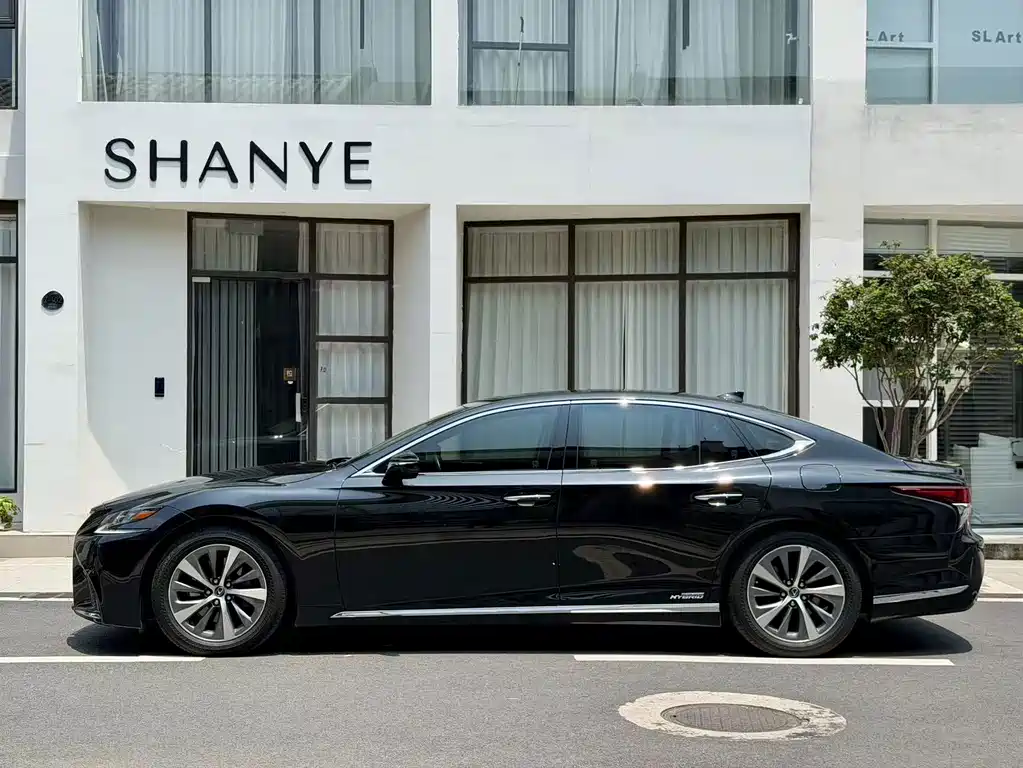 Lexus LS — миниатюра 4