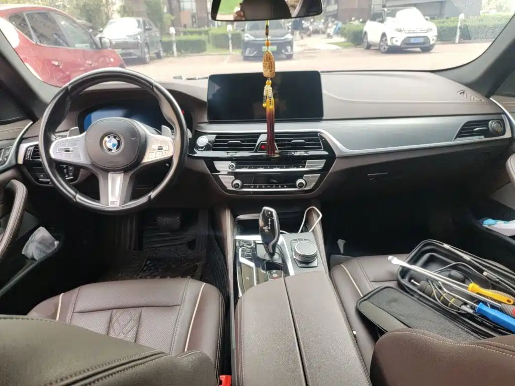 BMW 5 Series — миниатюра 10