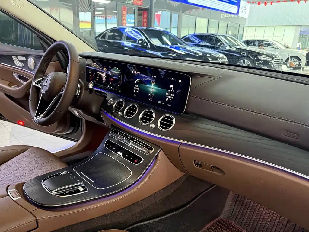 Mercedes-Benz E-Class — миниатюра 10
