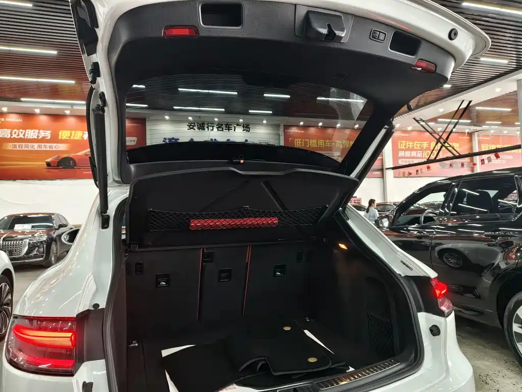 Porsche Macan — миниатюра 16