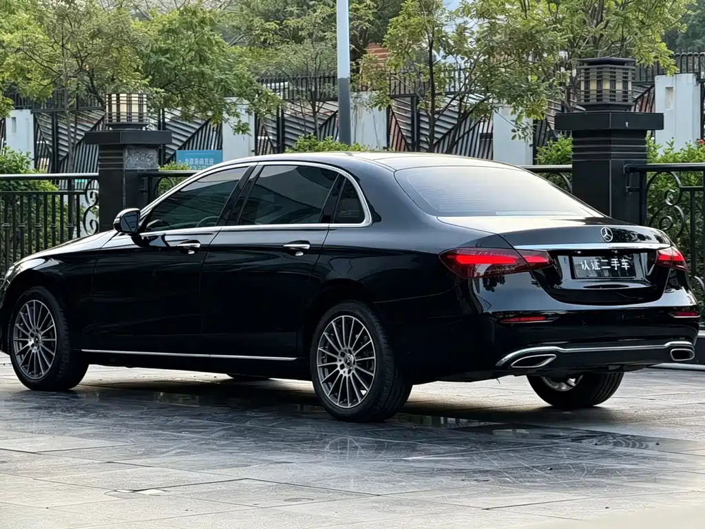 Mercedes-Benz E-Class — миниатюра 6