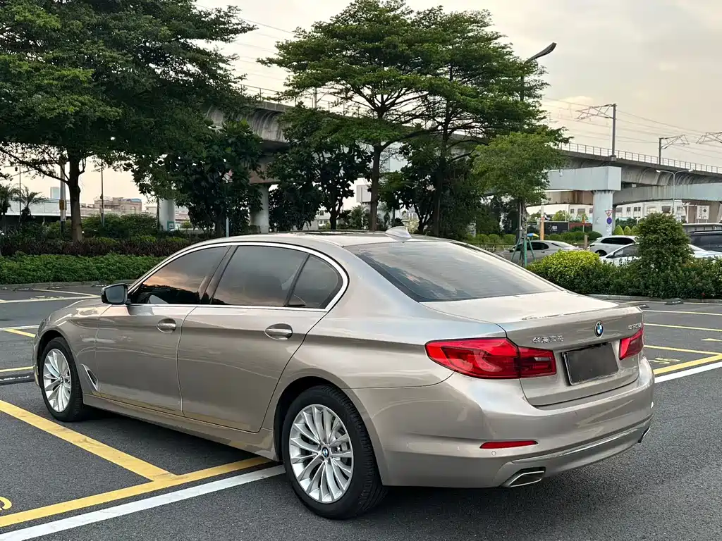 BMW 5 Series — миниатюра 6