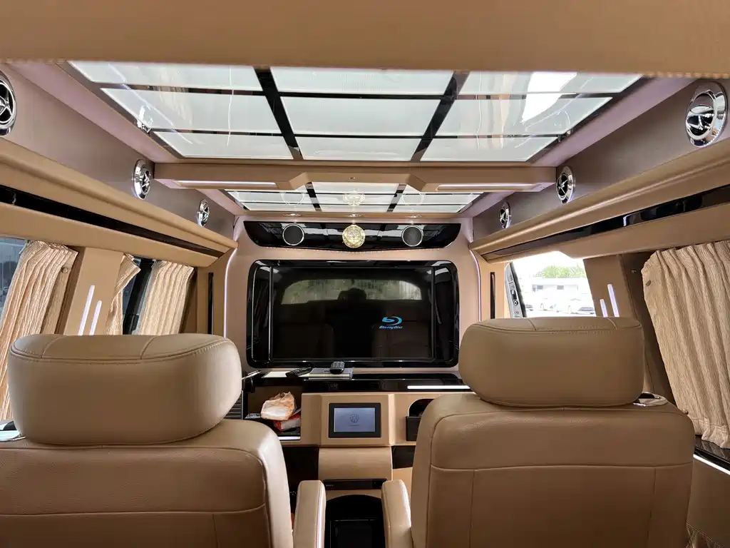 Volkswagen Caravelle — миниатюра 13