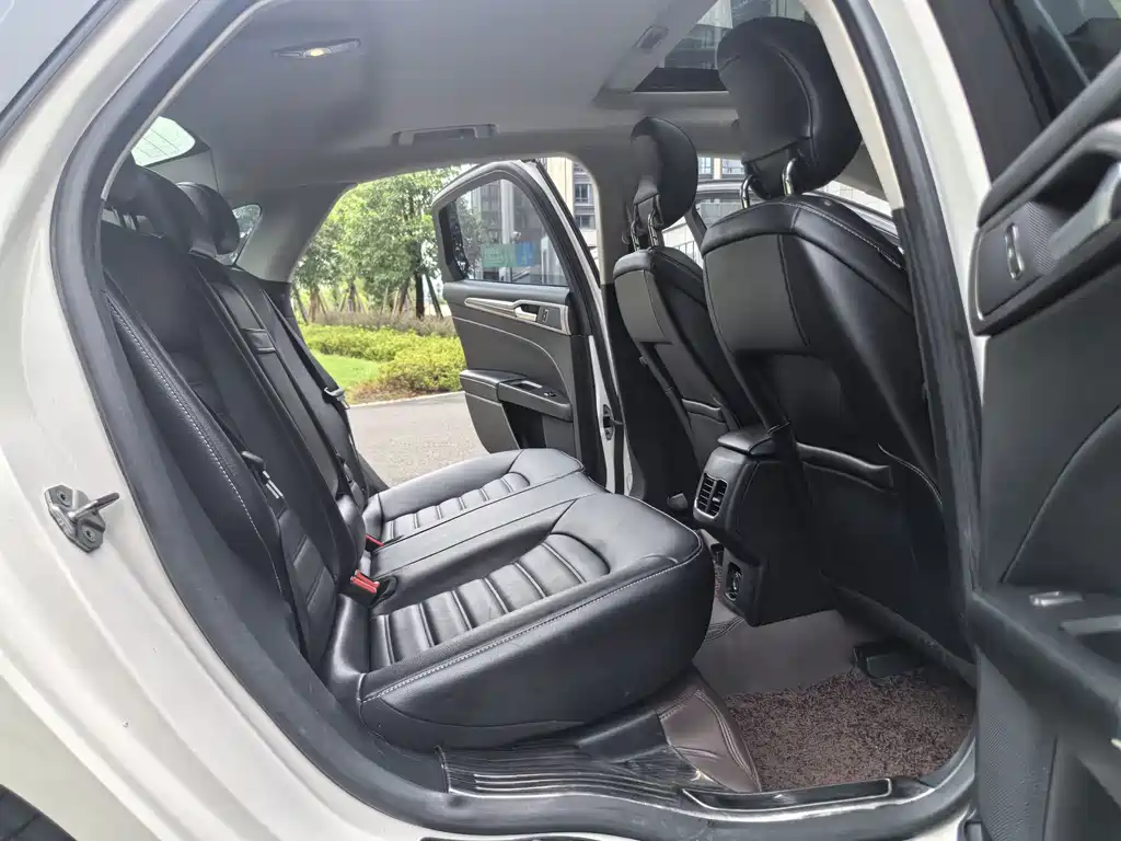 Ford Mondeo — миниатюра 9