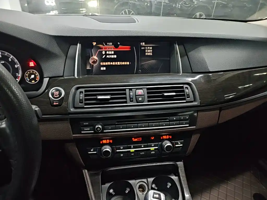 BMW 5 Series — миниатюра 13