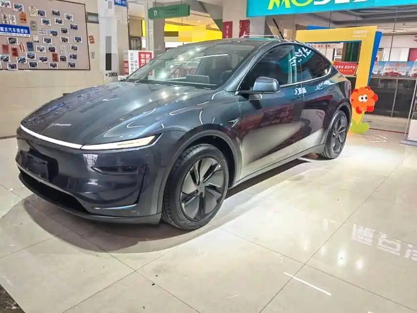 TESLA MODEL Y