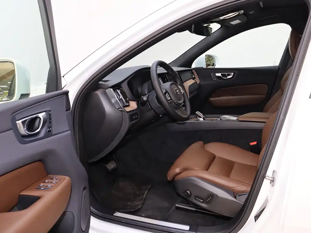 VOLVO XC60 PLUG IN HYBRID