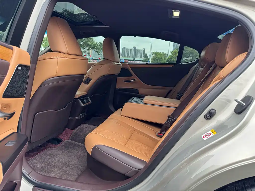 Lexus ES — миниатюра 9