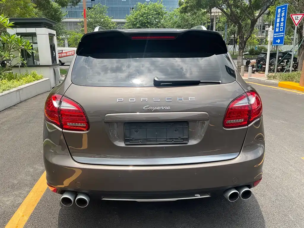 Porsche Cayenne — миниатюра 6