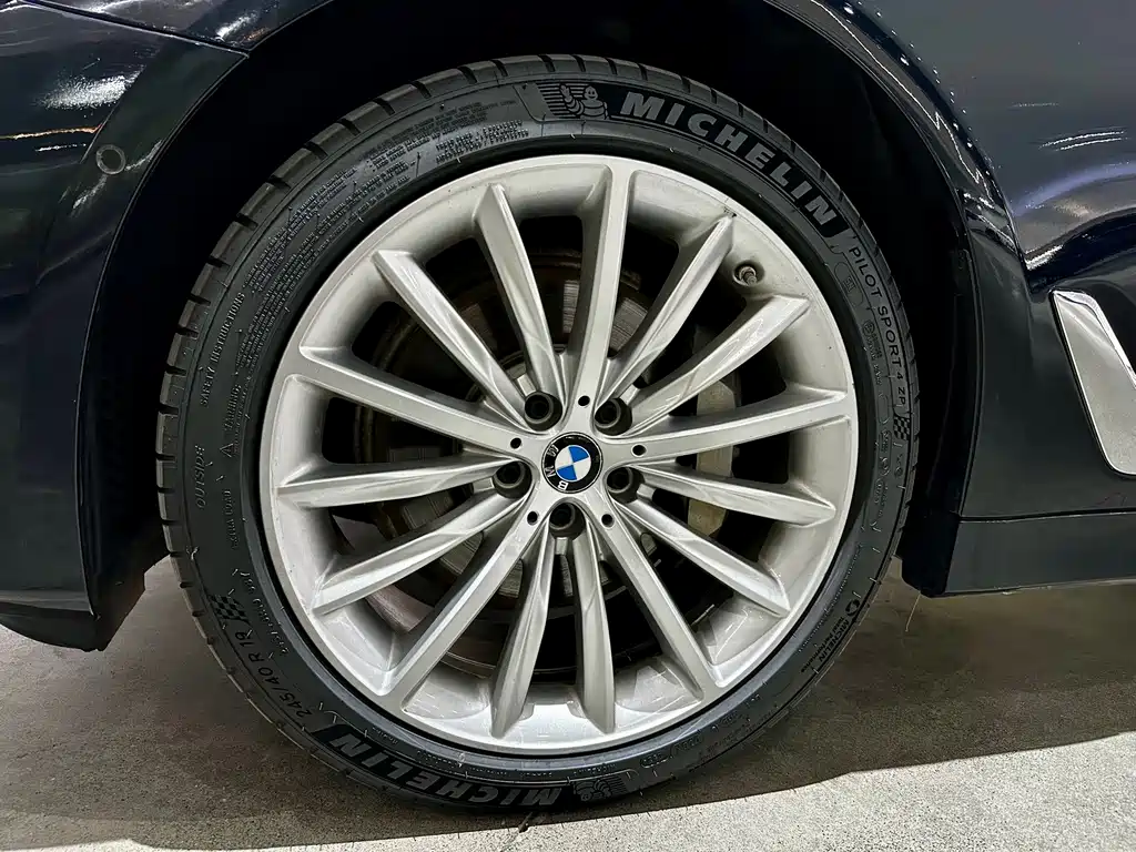 BMW 5 Series — миниатюра 16