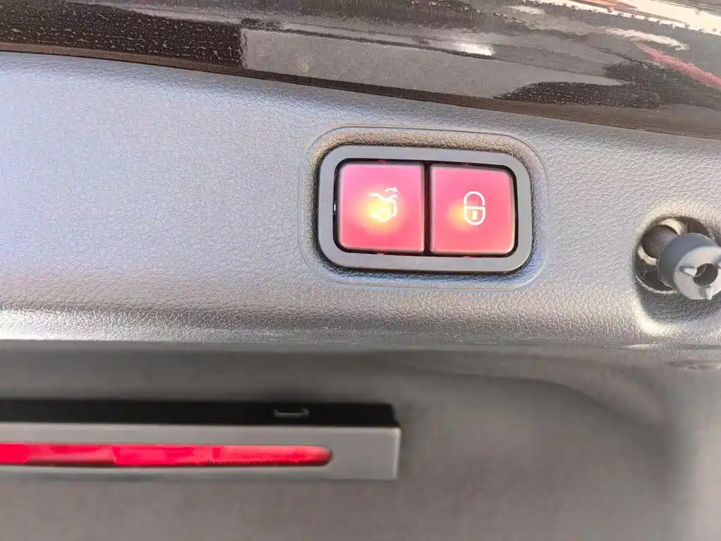 Mercedes-Benz E-Class — миниатюра 13