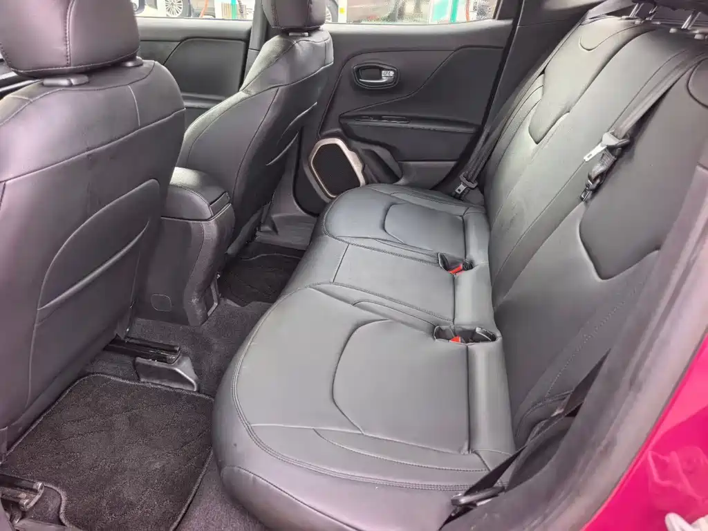Jeep Renegade 1.4T Auto Kinetic Edition, фото 9