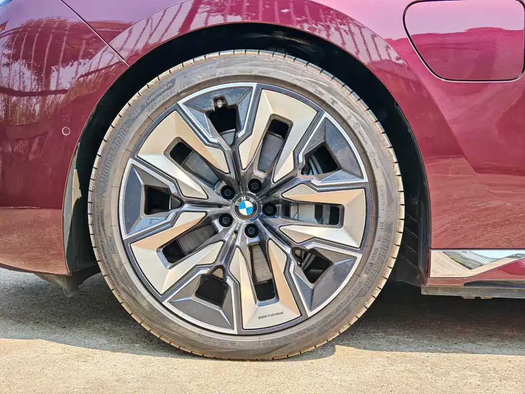 BMW i7 2023 xDrive60L Luxury