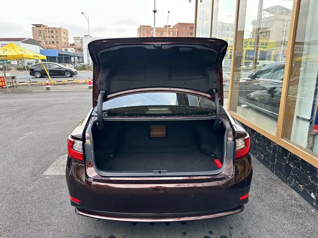 Lexus ES — миниатюра 16