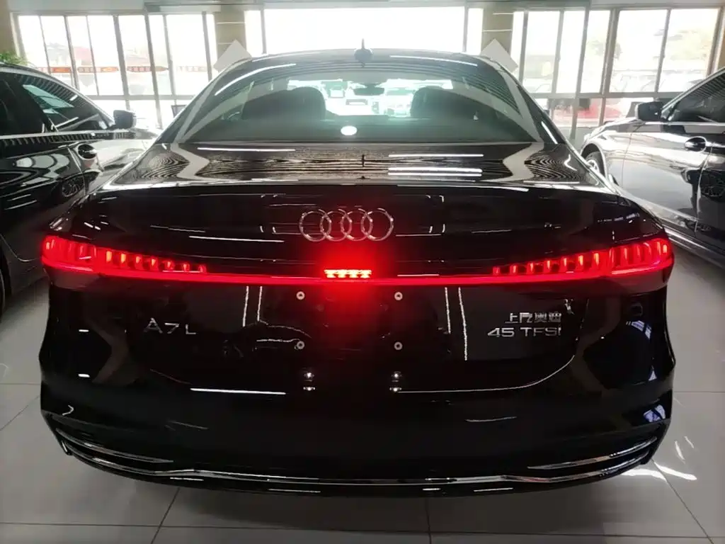 Заказать Audi A7L 2026 года за 6 668 866 ₽  из Китая