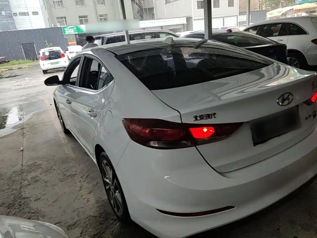 Hyundai Elantra — миниатюра 5