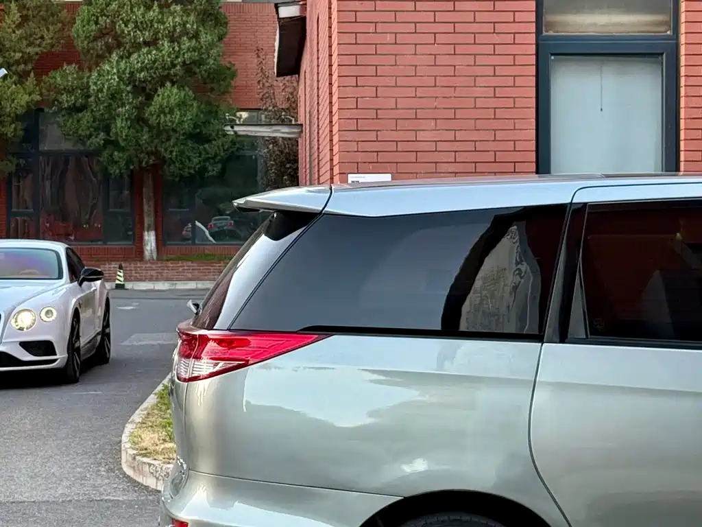 Toyota Previa — миниатюра 16