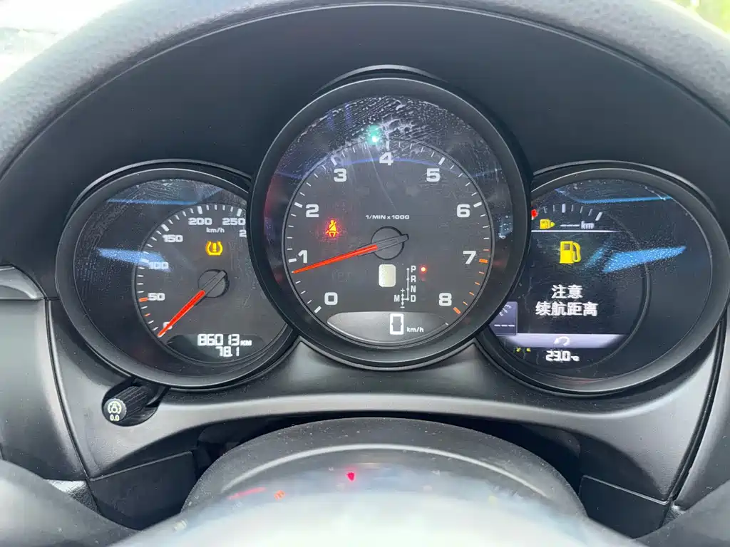 Porsche Macan — миниатюра 4