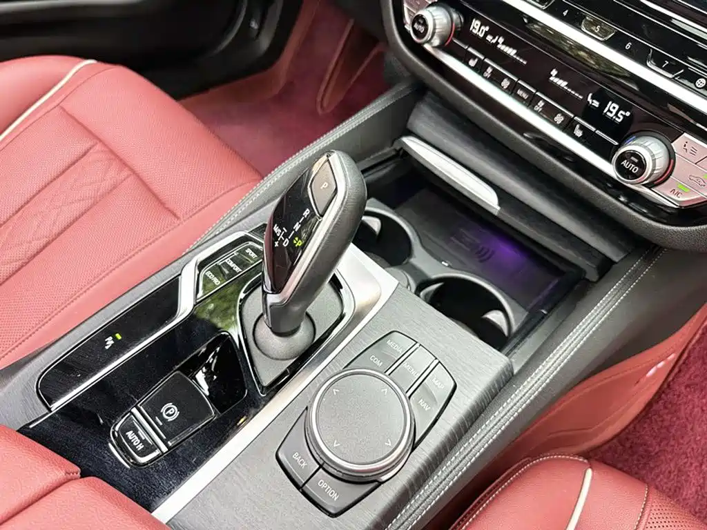 BMW 5 Series — миниатюра 15