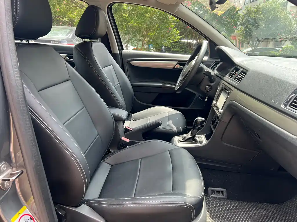 Volkswagen Lavida 2013 1.6L AT