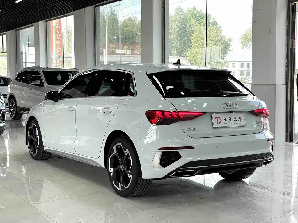 Audi A3 2023 Sportback 35 TFSI Luxury Sport