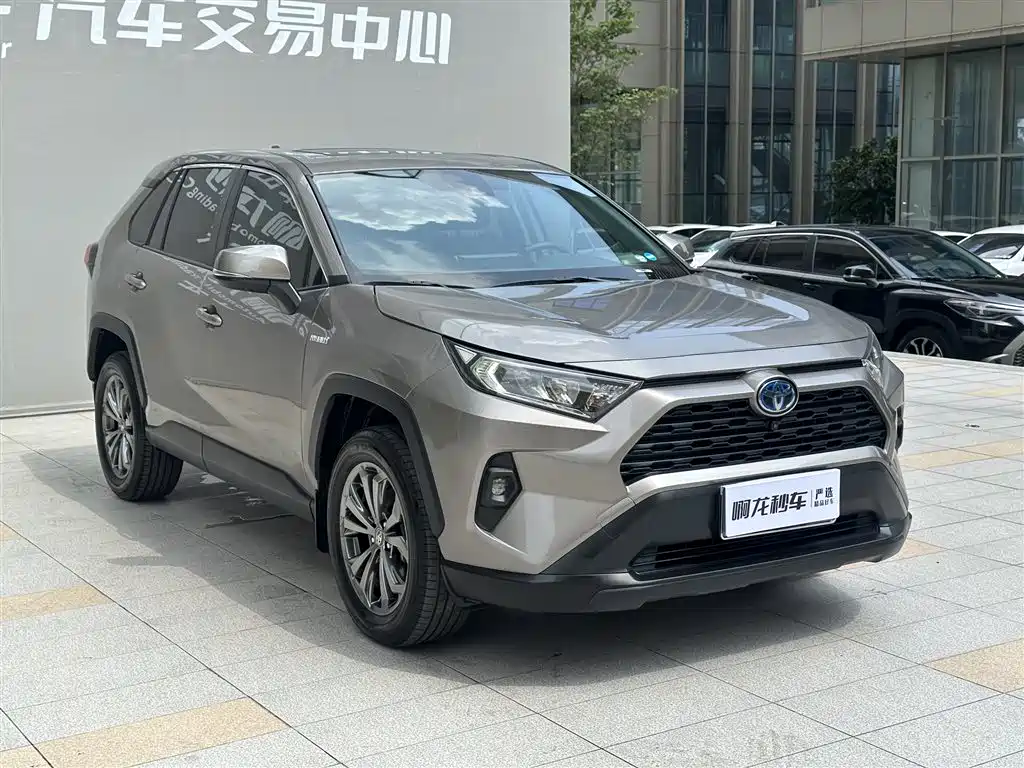 Toyota RAV4 — миниатюра 3