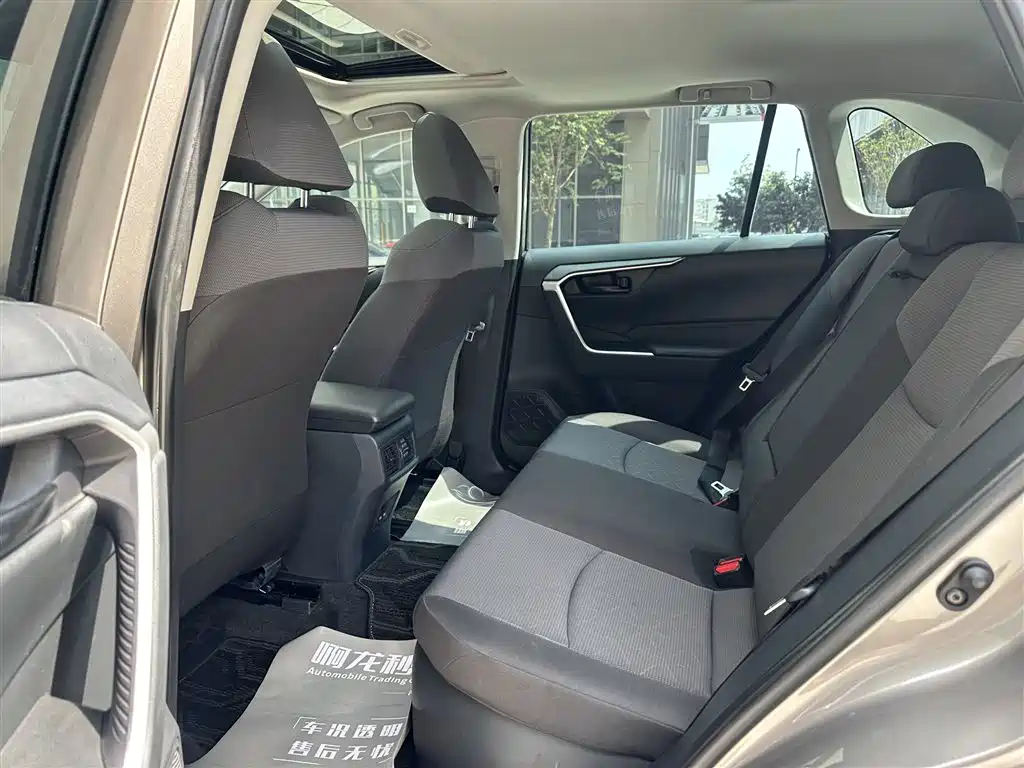 Toyota RAV4 — миниатюра 12