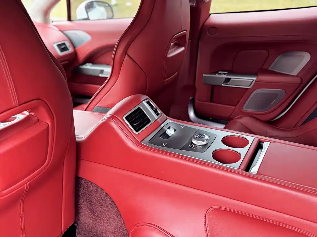 Aston Martin Rapide — миниатюра 28
