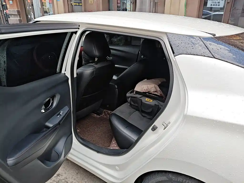 Nissan Bluebird — миниатюра 15