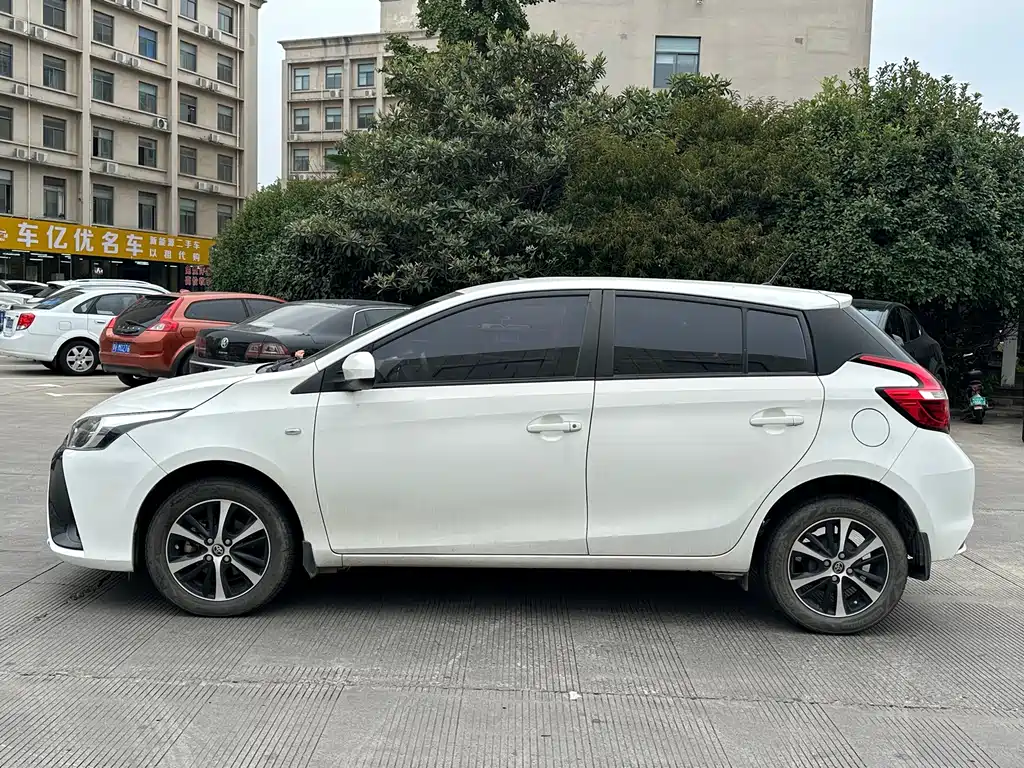 Toyota Yaris L — миниатюра 4