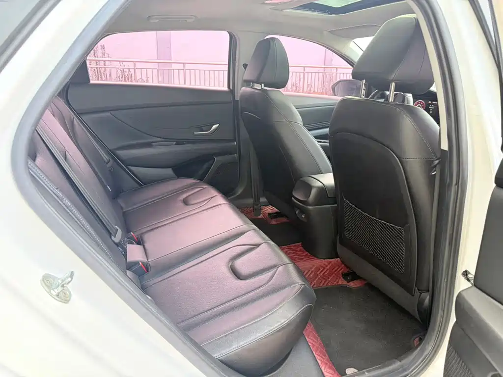 Hyundai Elantra — миниатюра 11