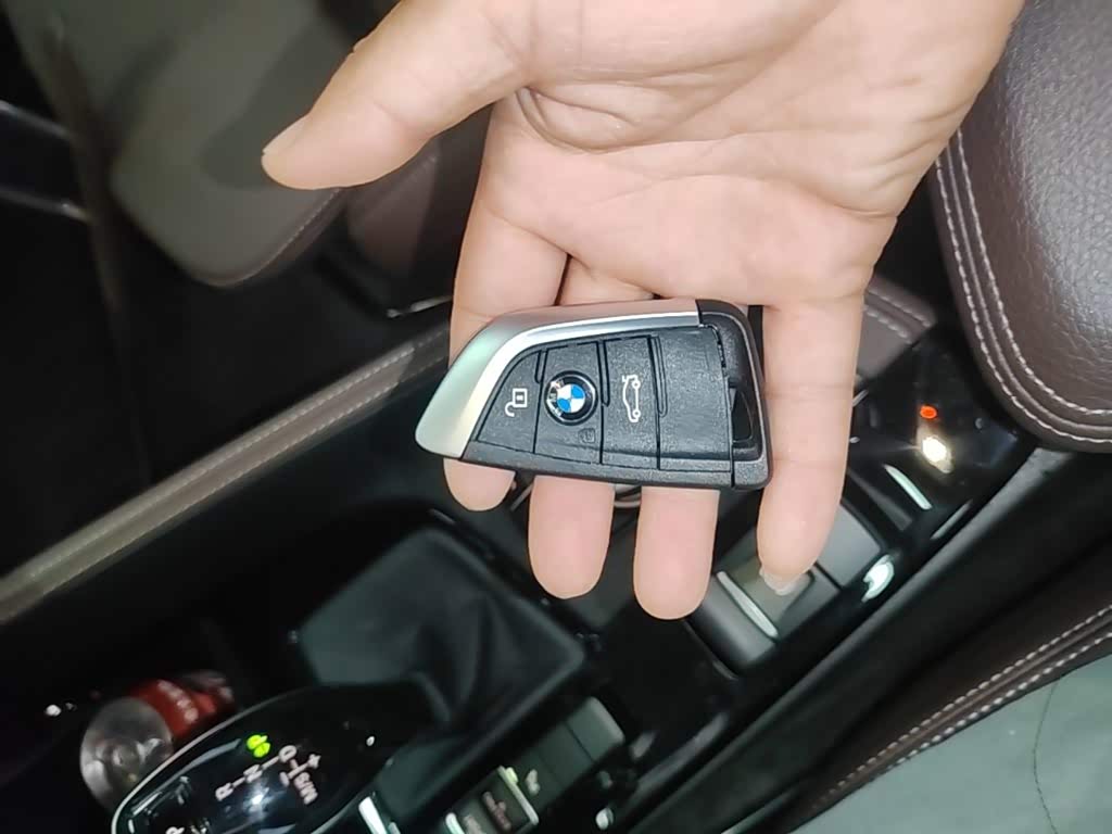 BMW X1 1.5 л 2021 г. Белый, пробег 40000 км