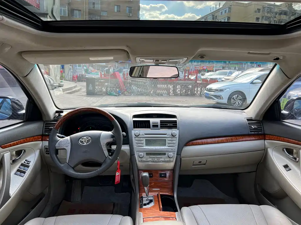 Toyota Camry — миниатюра 9